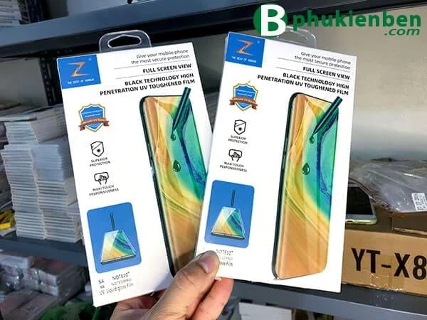 Xuong phu kien dien thoai gia si kinh cuong luc UV