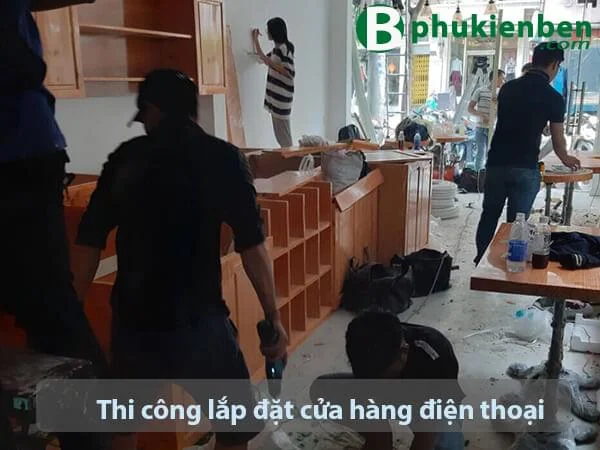 Linh kiện điện thoại giá sỉ Tp. Hồ Chí Minh và những điều bạn chưa biết Thi cong lap dat cua hang dien thoai