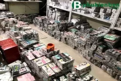 Noi-mua-op-lung-gia-si-re-uy-tinh